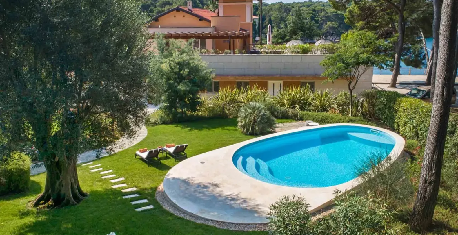 Luxury resort service