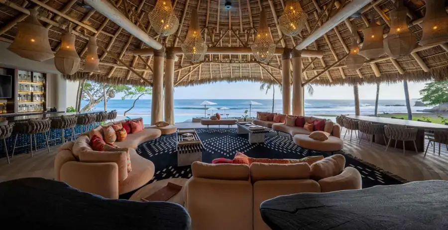 Casa Akama