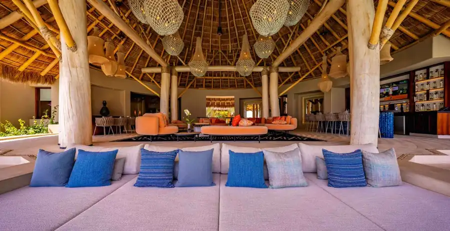 Casa Akama