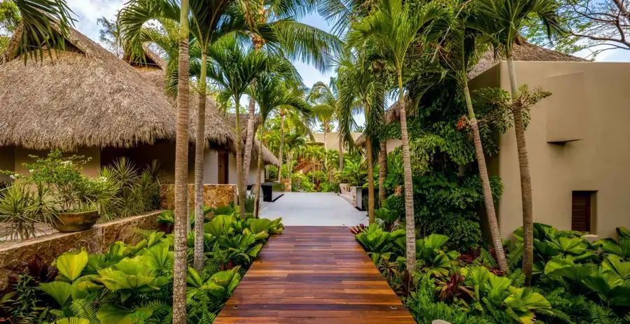 Casa Akama