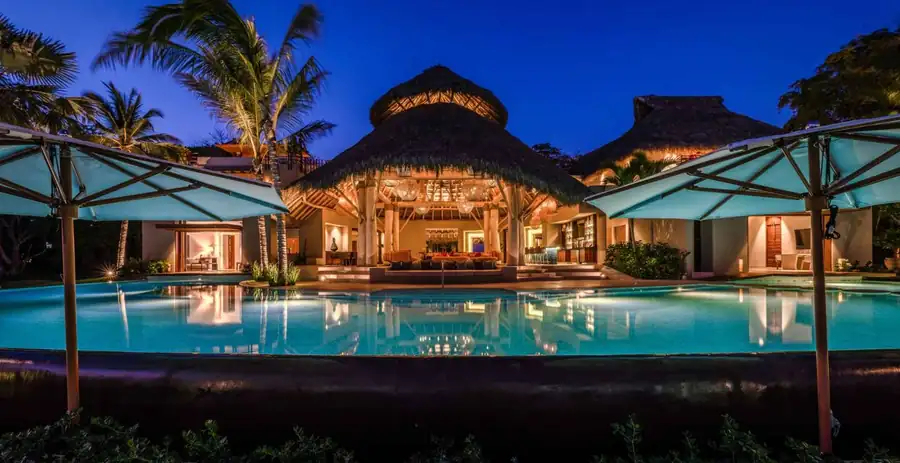 Casa Akama